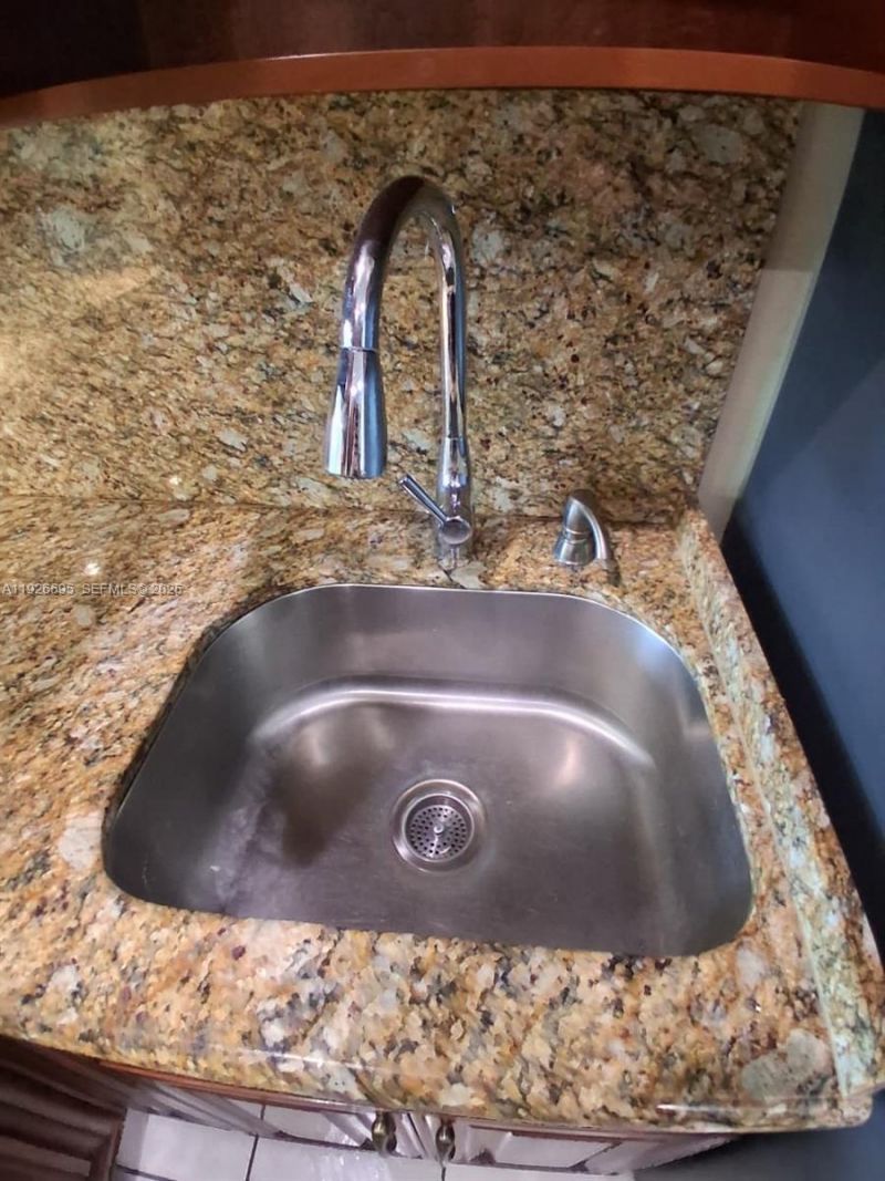 2905 Point East Dr, Unit L302, Aventura, FL 33160 Photo