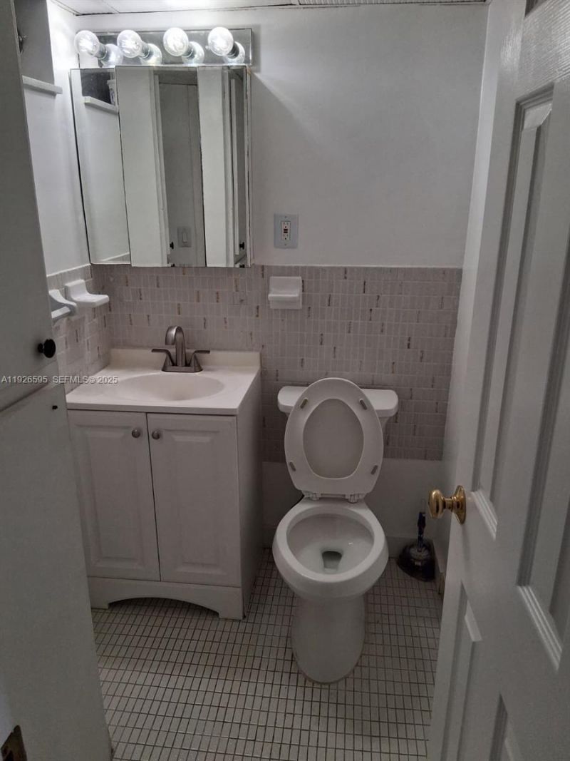 2905 Point East Dr, Unit L302, Aventura, FL 33160 Photo