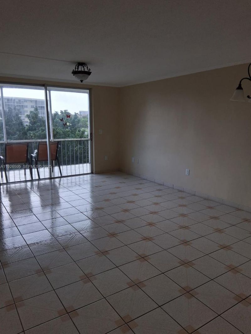 2905 Point East Dr, Unit L302, Aventura, FL 33160 Photo