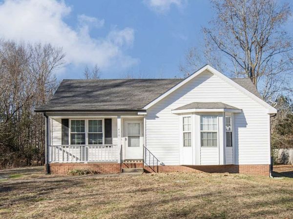 410 Roselawn Dr, Clarksville, TN 37042