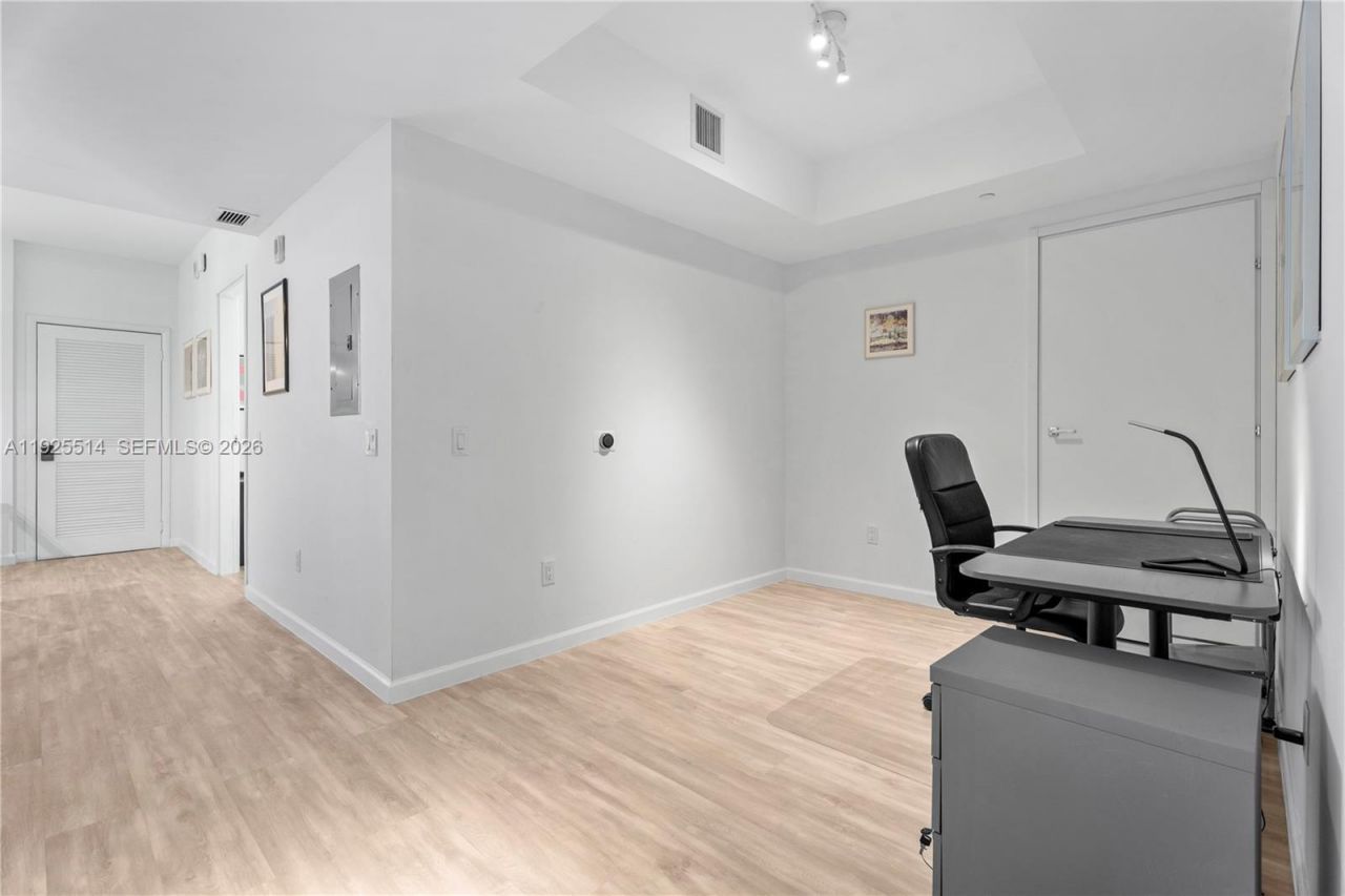 1300 Brickell Bay Dr, Unit 3500, Miami, FL 33131 Photo