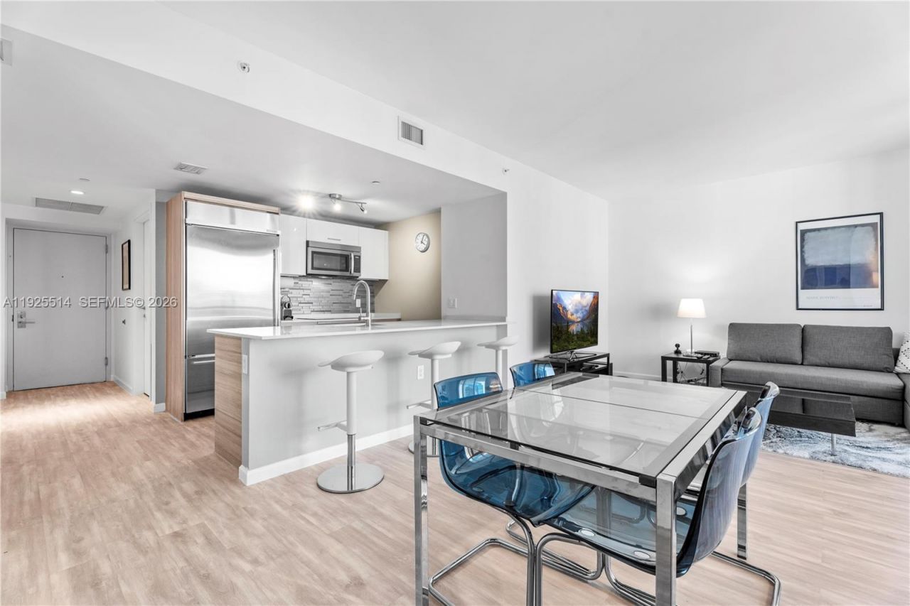 1300 Brickell Bay Dr, Unit 3500, Miami, FL 33131 Photo