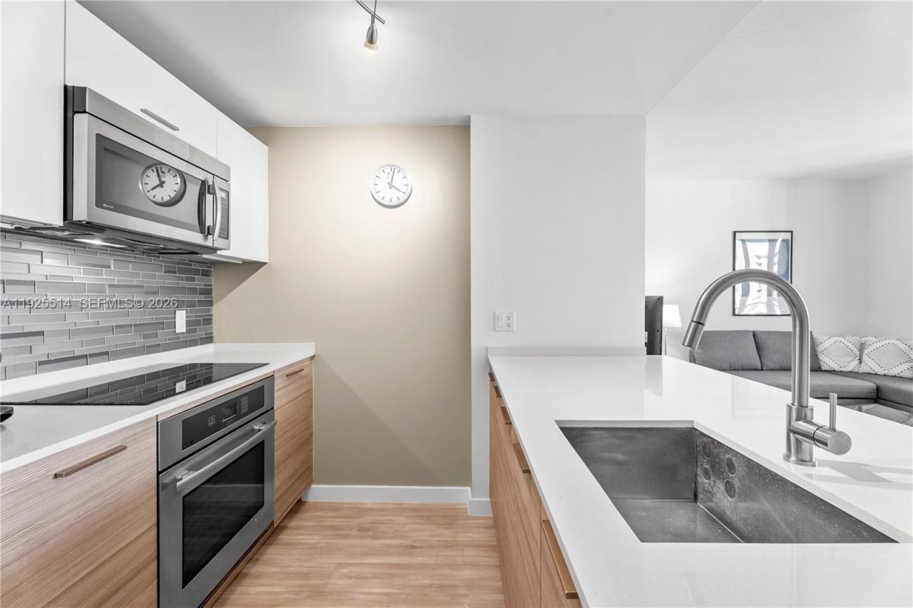 1300 Brickell Bay Dr, Unit 3500, Miami, FL 33131 Photo