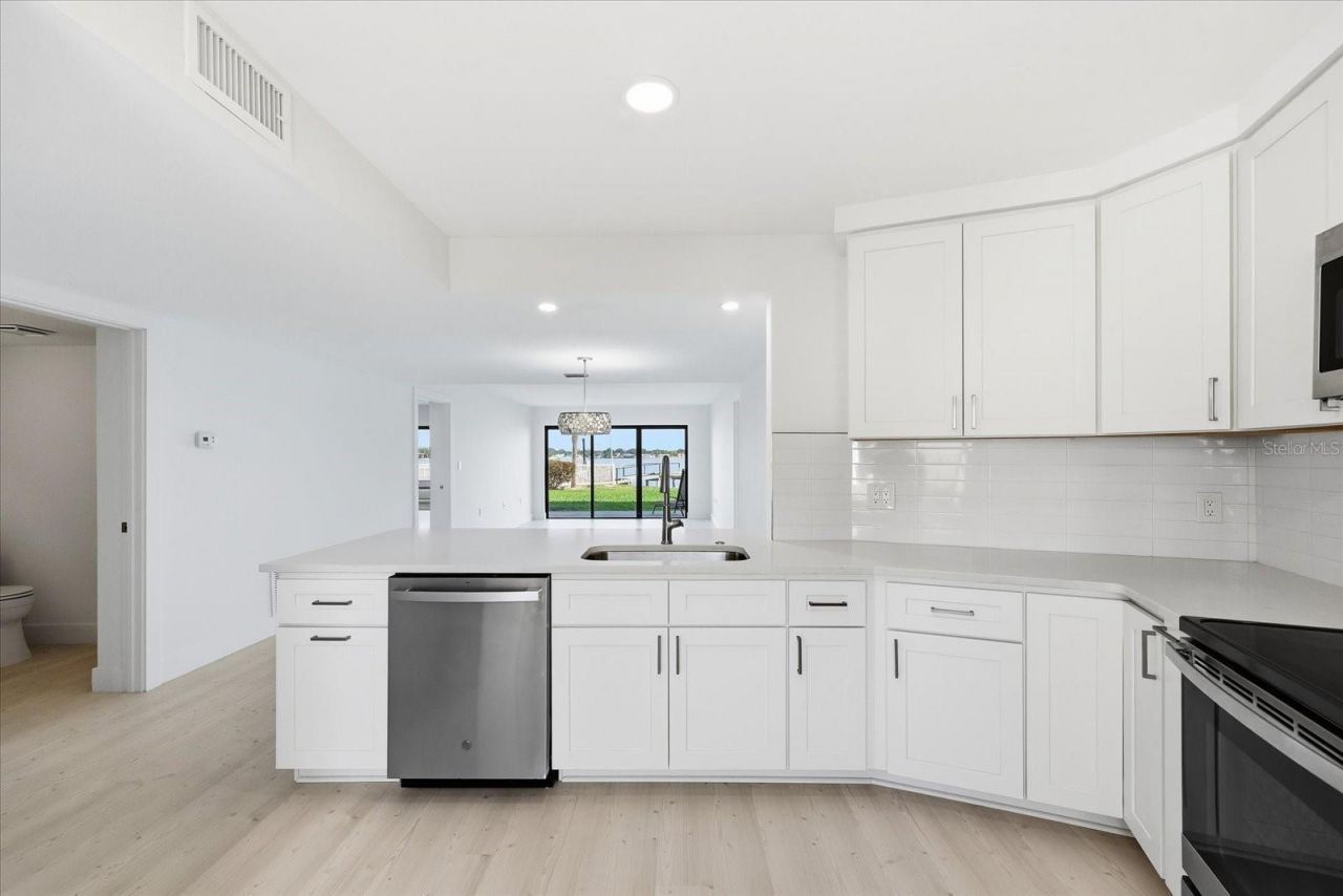 7520 Sunshine Skyway Lane S, Unit T19, Saint Petersburg, FL 33711 Photo