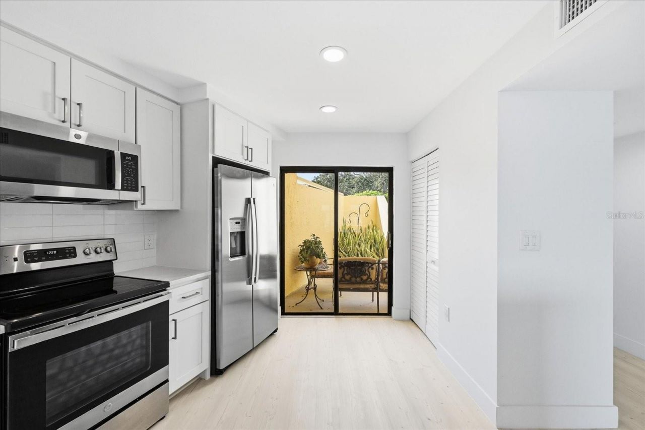 7520 Sunshine Skyway Lane S, Unit T19, Saint Petersburg, FL 33711 Photo