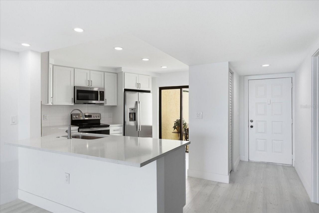 7520 Sunshine Skyway Lane S, Unit T19, Saint Petersburg, FL 33711 Photo