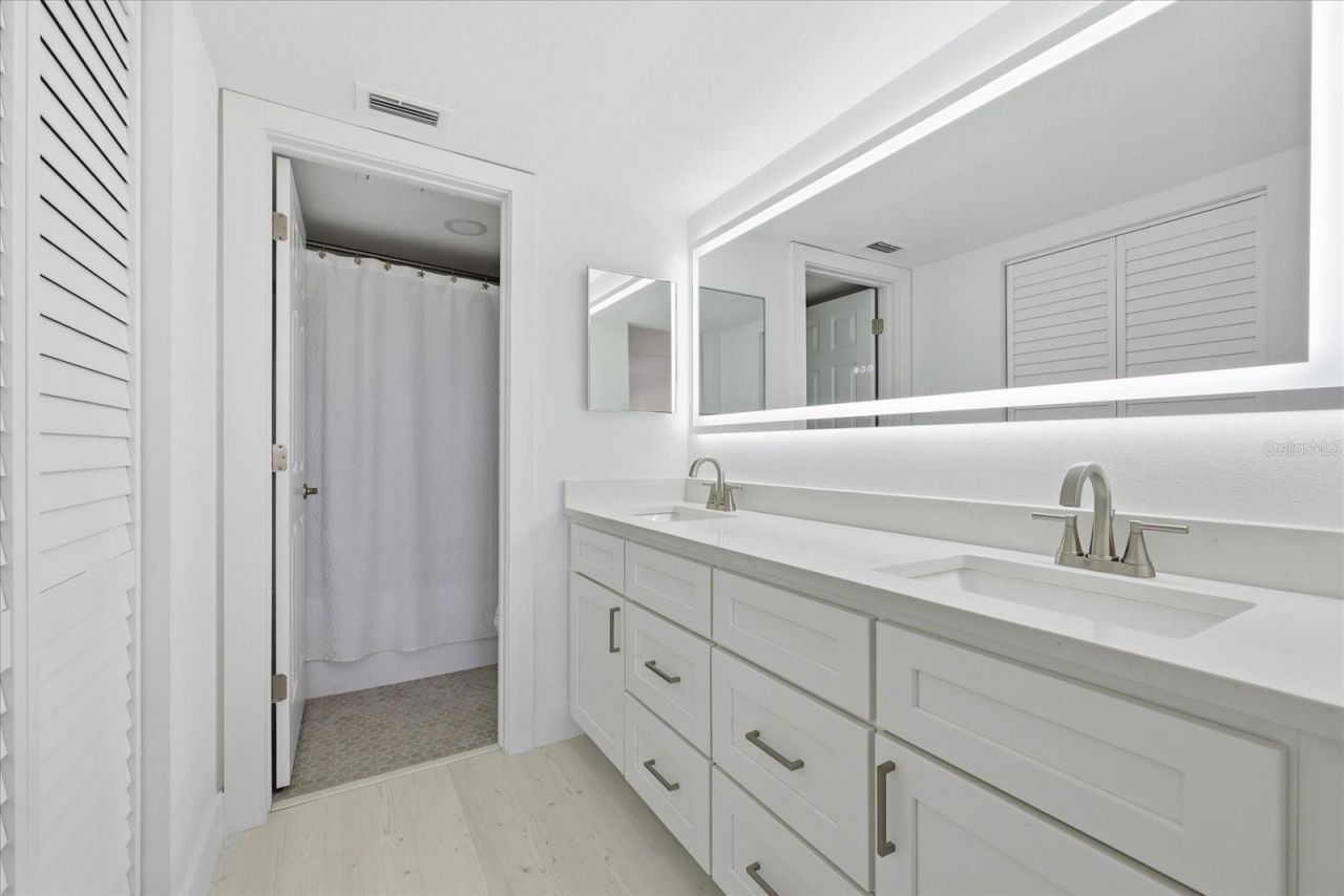 7520 Sunshine Skyway Lane S, Unit T19, Saint Petersburg, FL 33711 Photo