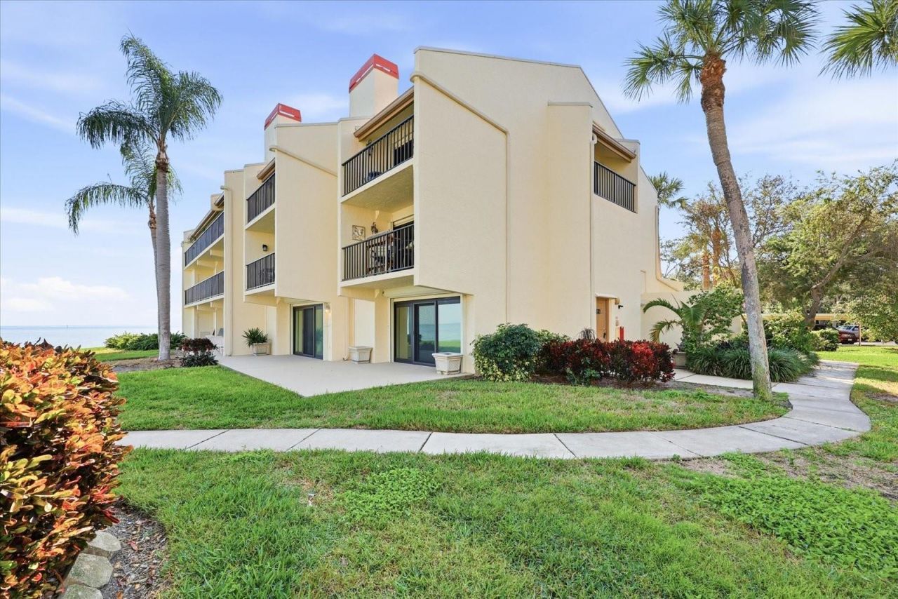 7520 Sunshine Skyway Lane S, Unit T19, Saint Petersburg, FL 33711 Photo