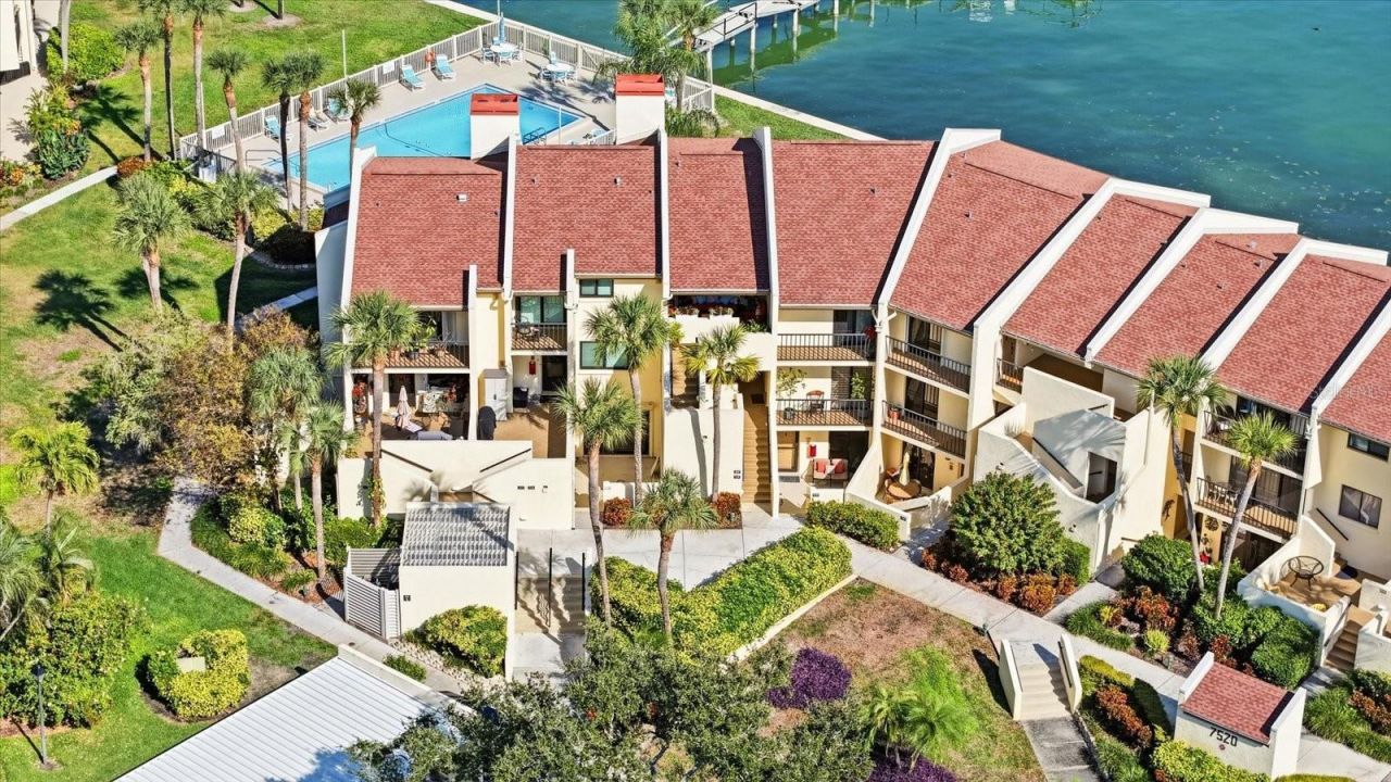 7520 Sunshine Skyway Lane S, Unit T19, Saint Petersburg, FL 33711 Photo