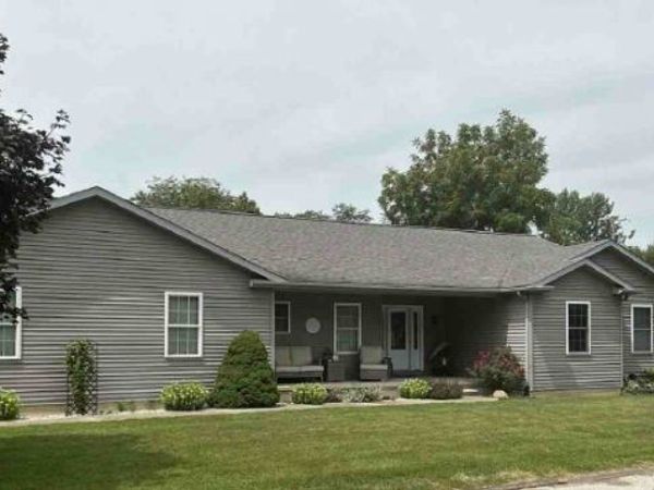 302 S Walnut Street, Colfax, IL 61728