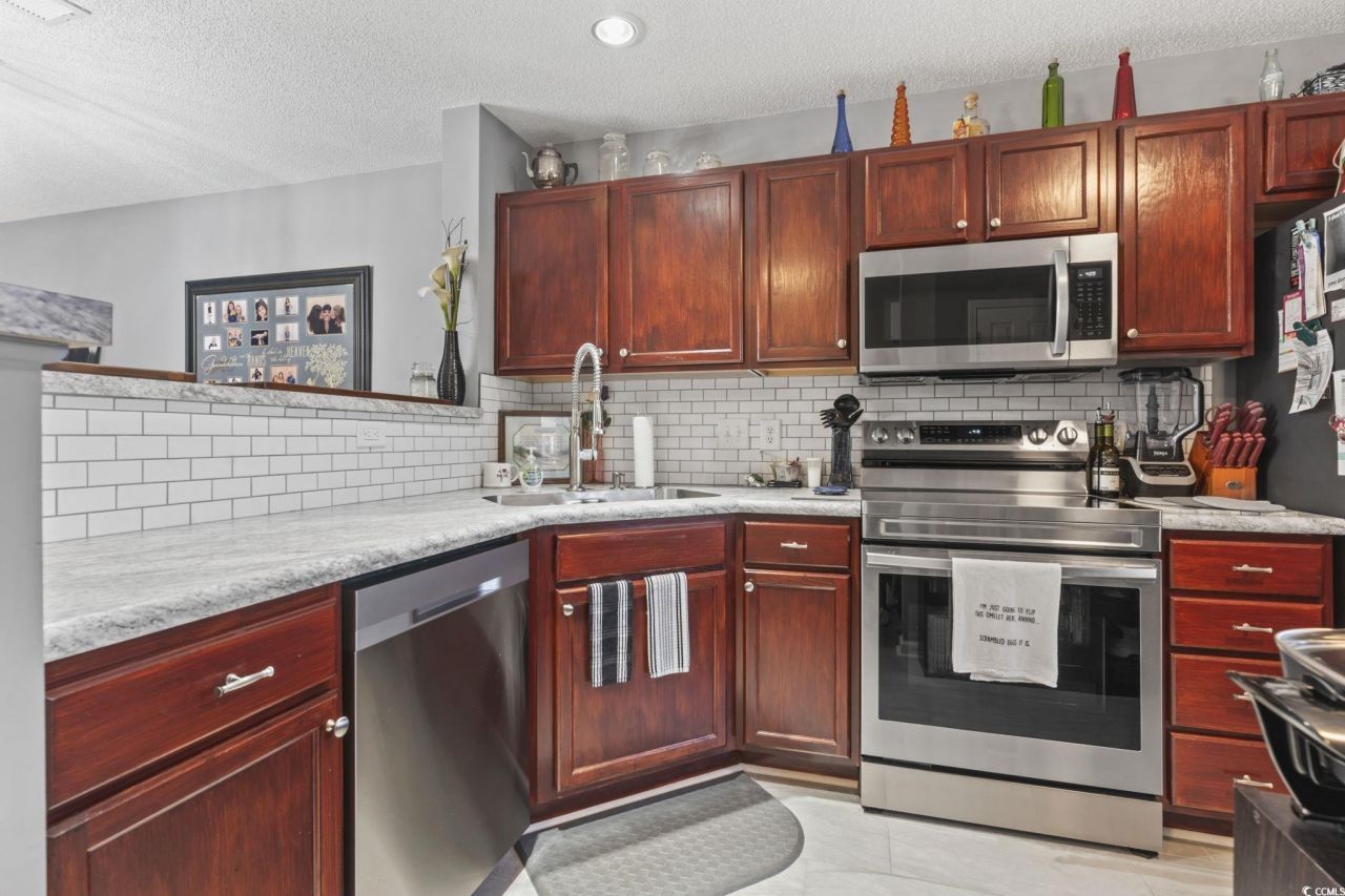 1241 Shoebridge Dr. Photo 5