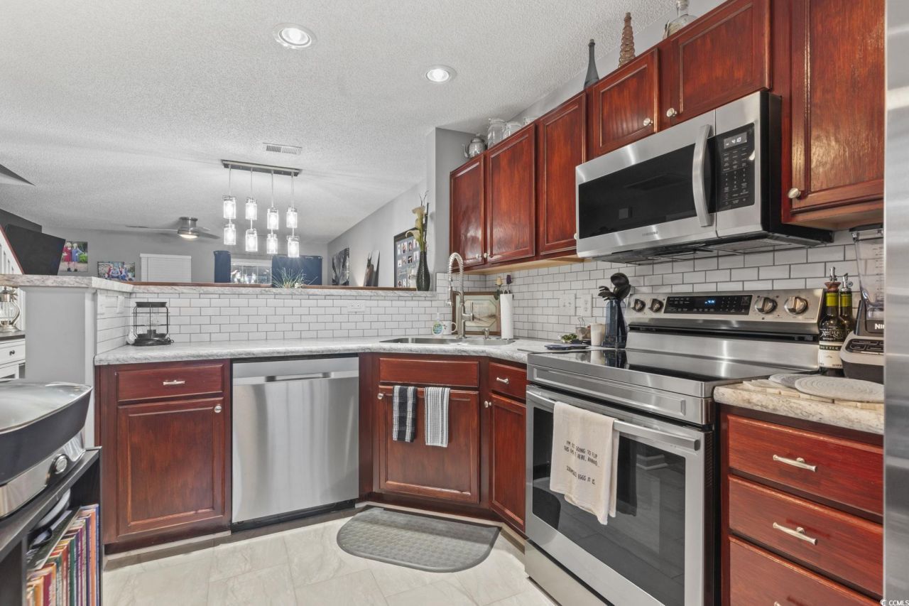 1241 Shoebridge Dr. Photo 7