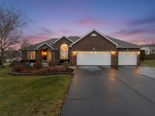 638 Merrion Road, Roscoe, IL 61073