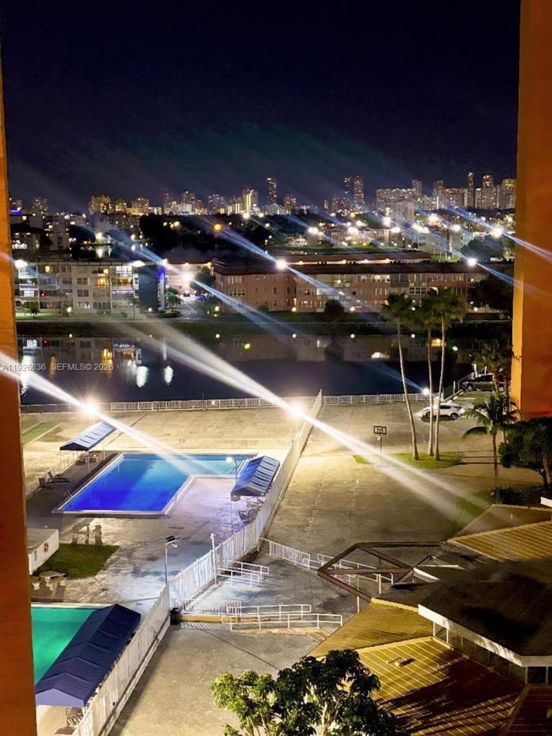 1301 NE Miami Gardens Dr, Unit 813W, Miami, FL 33179 Photo