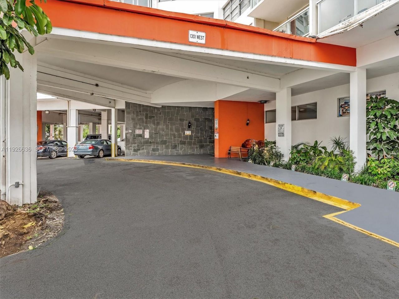 1301 NE Miami Gardens Dr, Unit 813W, Miami, FL 33179 Photo