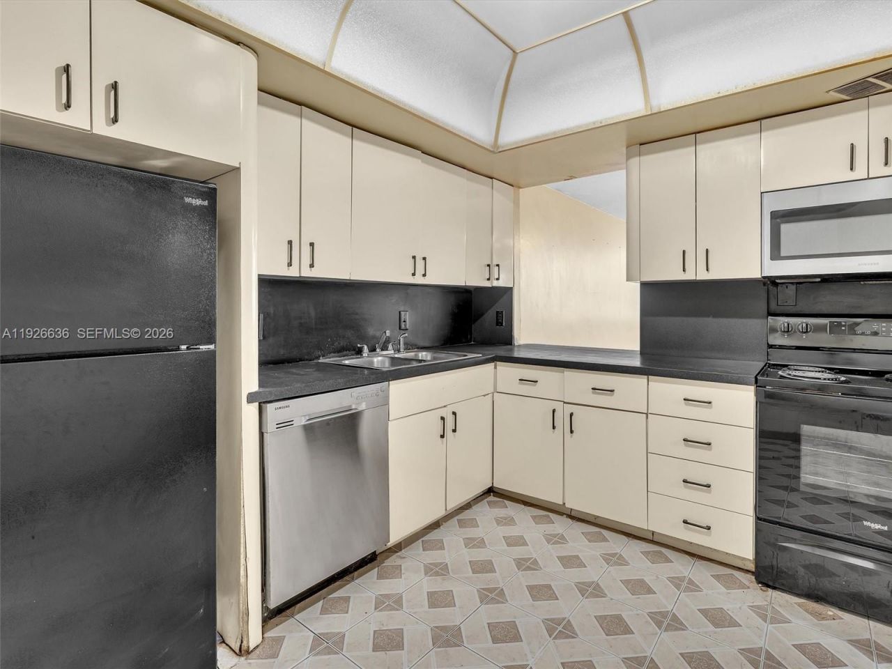 1301 NE Miami Gardens Dr, Unit 813W, Miami, FL 33179 Photo