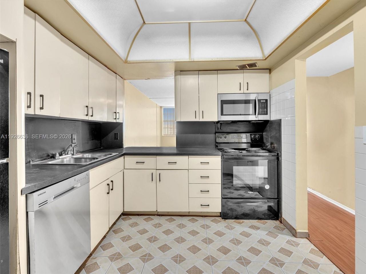 1301 NE Miami Gardens Dr, Unit 813W, Miami, FL 33179 Photo