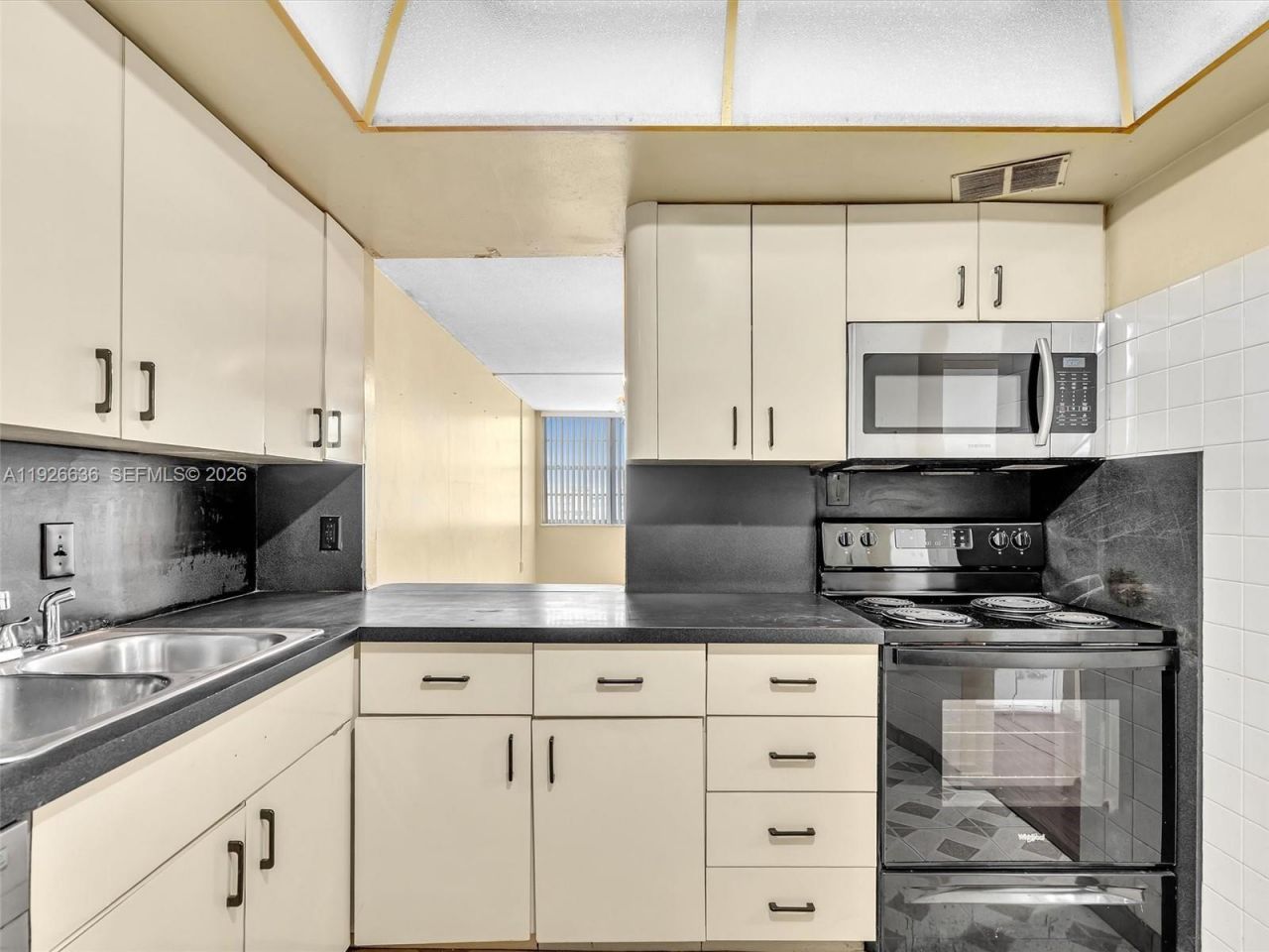 1301 NE Miami Gardens Dr, Unit 813W, Miami, FL 33179 Photo