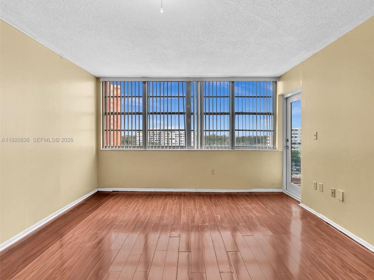 1301 NE Miami Gardens Dr, Unit 813W, Miami, FL 33179 Photo