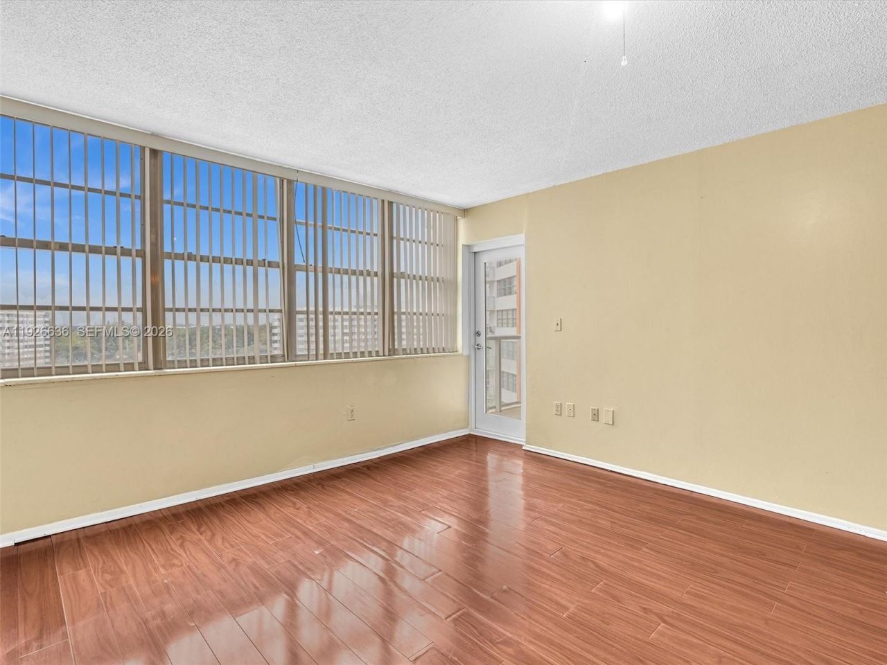 1301 NE Miami Gardens Dr, Unit 813W, Miami, FL 33179 Photo