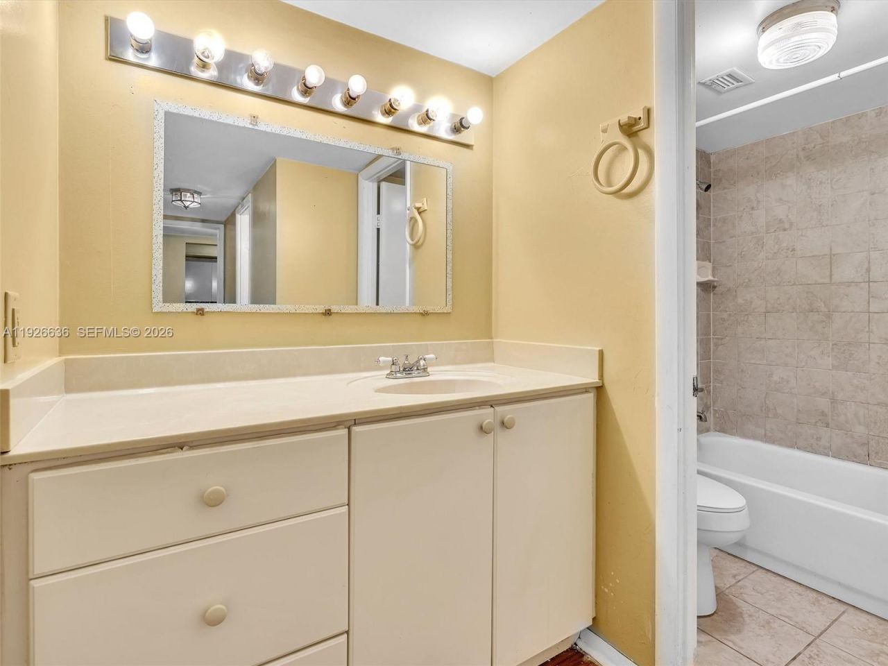 1301 NE Miami Gardens Dr, Unit 813W, Miami, FL 33179 Photo