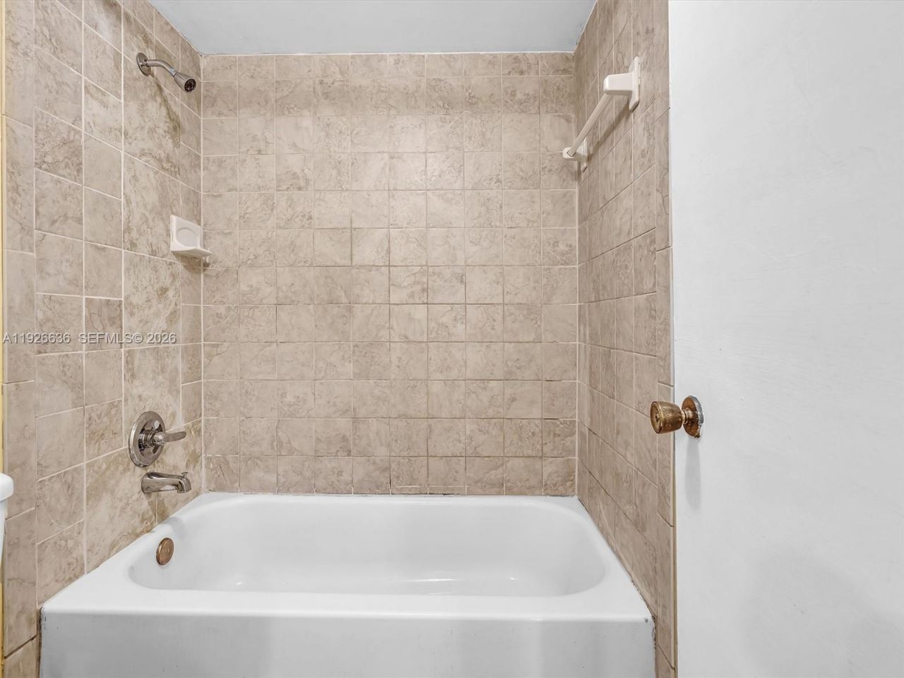 1301 NE Miami Gardens Dr, Unit 813W, Miami, FL 33179 Photo