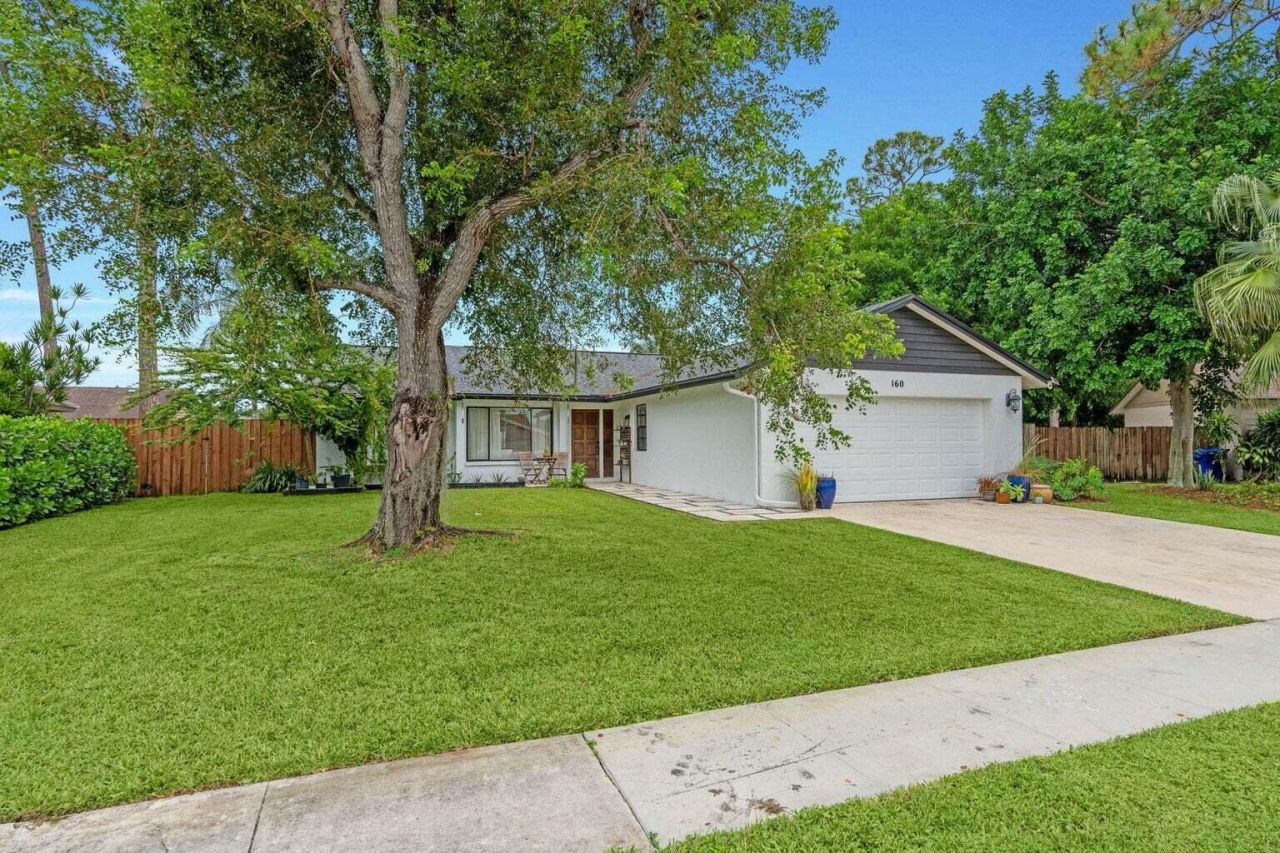 160 Parkwood Drive, Royal Palm Beach, FL 33411 Photo