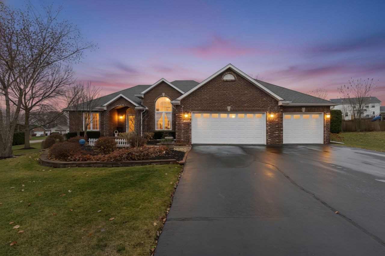 638 Merrion Road, Roscoe, IL 61073 Main Photo