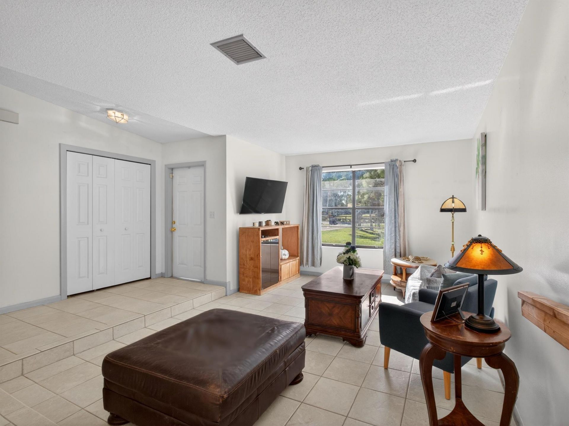 16319 E Cheltenham Drive E, Loxahatchee, FL 33470 Photo