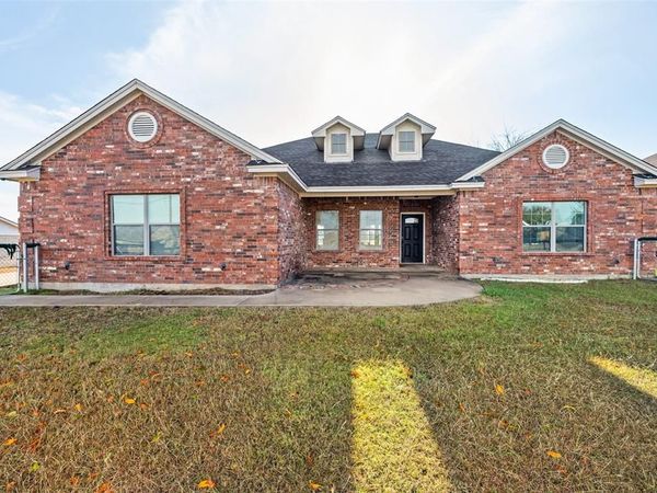 1309 W Chippewa Trail, Granbury, TX 76048