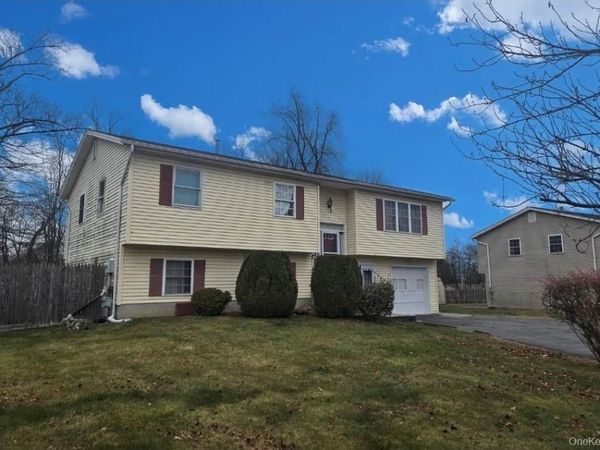 6 Fayva Court, New City, NY 10956