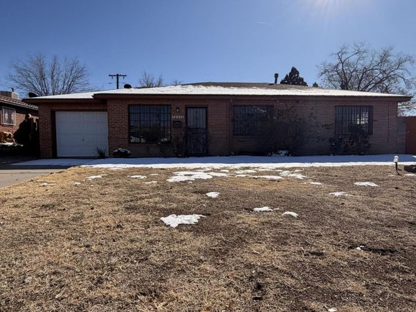 8906 Lexington Avenue NE, Albuquerque, NM 87112