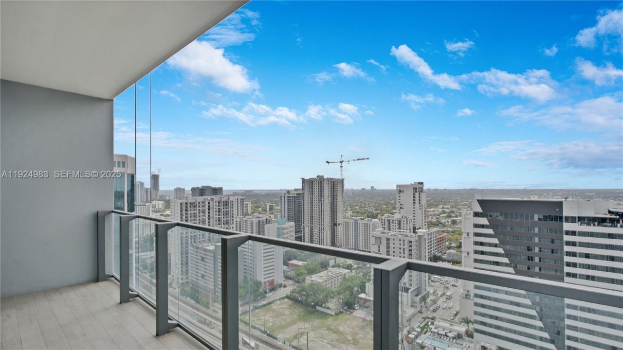 88 SW 7th St, Unit 2008, Miami, FL 33130 Photo