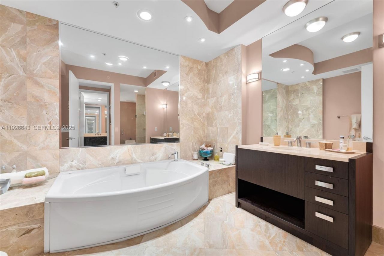 18201 Collins Ave, Unit 3907, Sunny Isles Beach, FL 33160 Photo