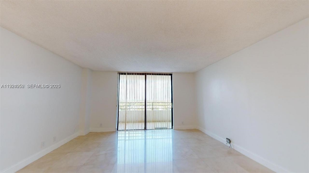2500 Parkview Dr, Unit 1207, Hallandale Beach, FL 33009 Photo