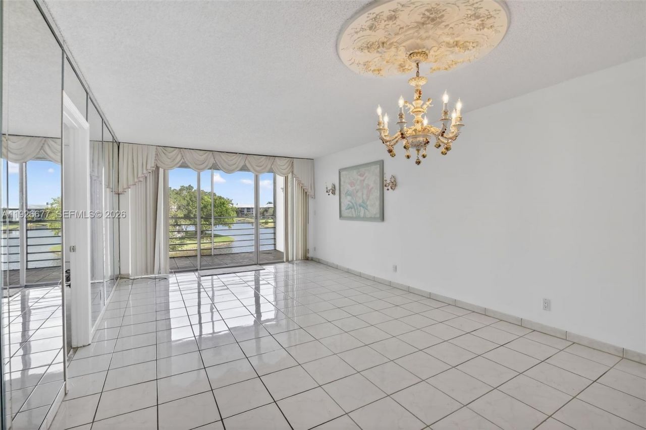 9235 Lagoon Pl, Unit 404, Davie, FL 33324 Photo