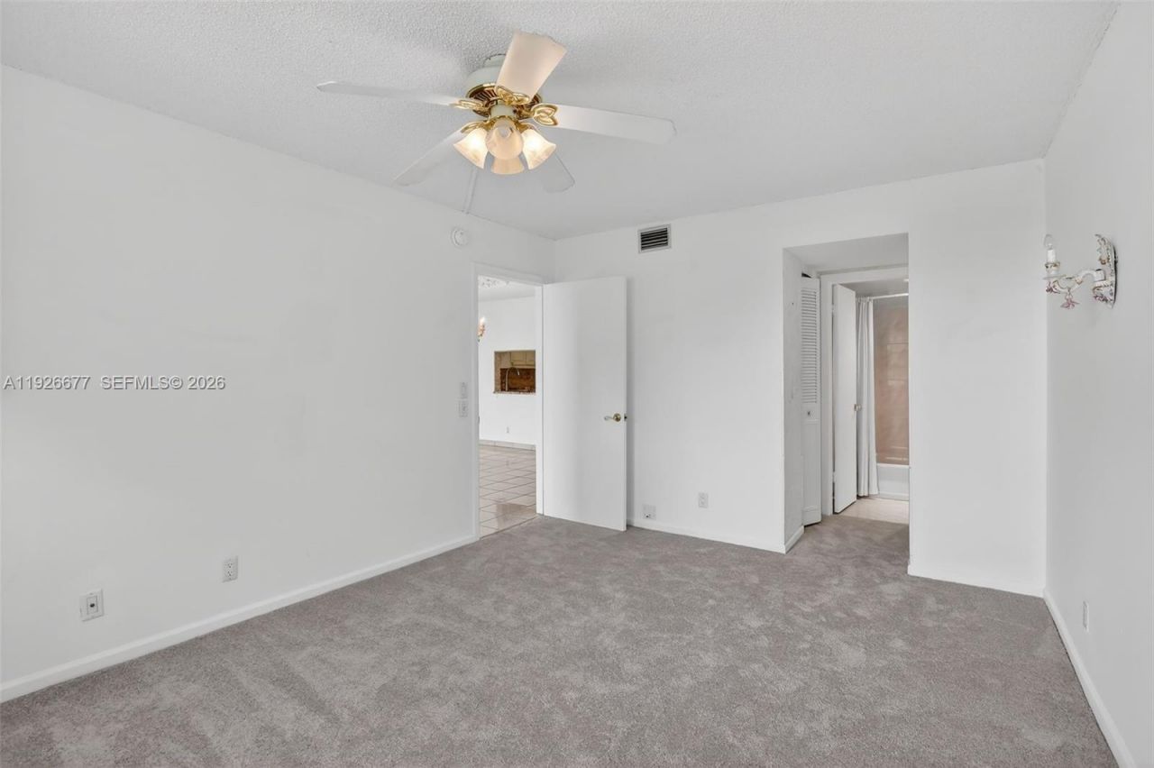 9235 Lagoon Pl, Unit 404, Davie, FL 33324 Photo