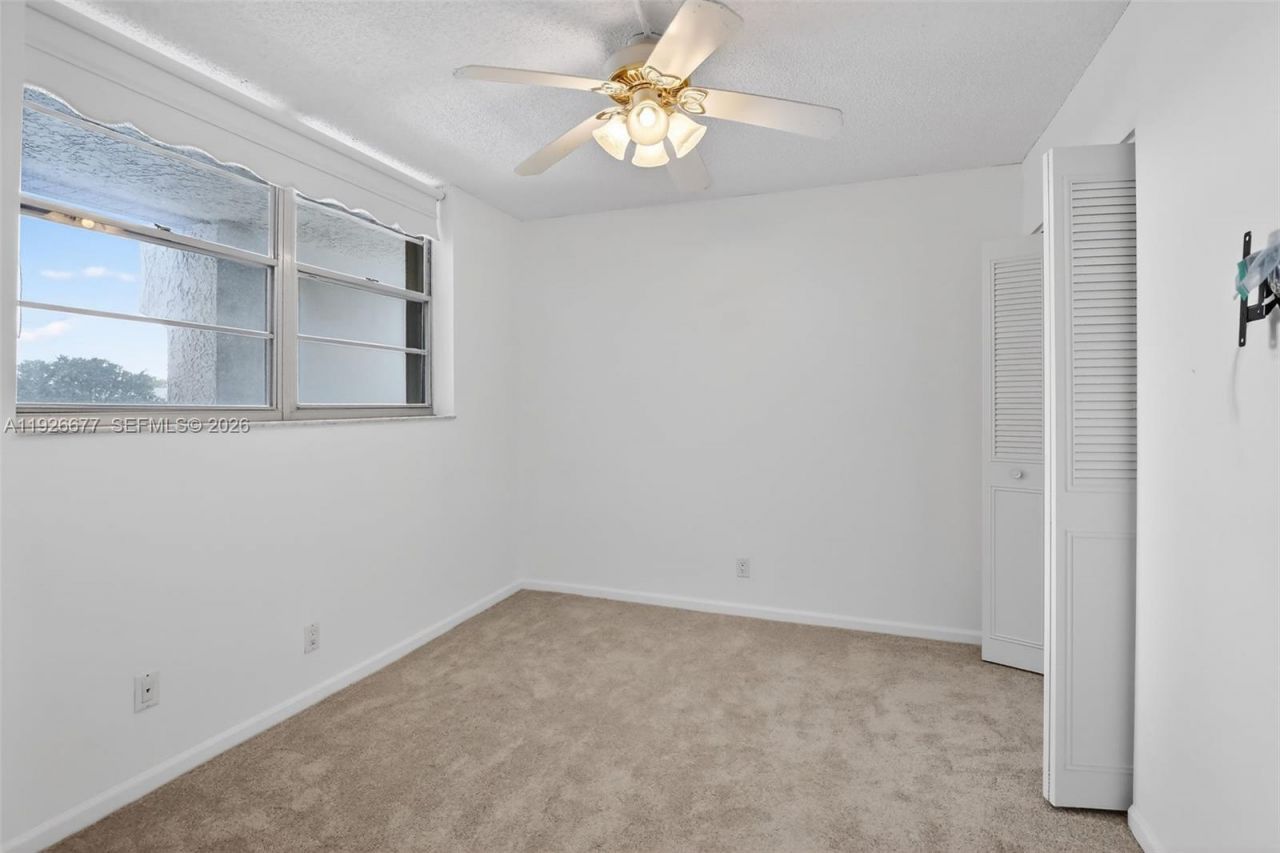 9235 Lagoon Pl, Unit 404, Davie, FL 33324 Photo