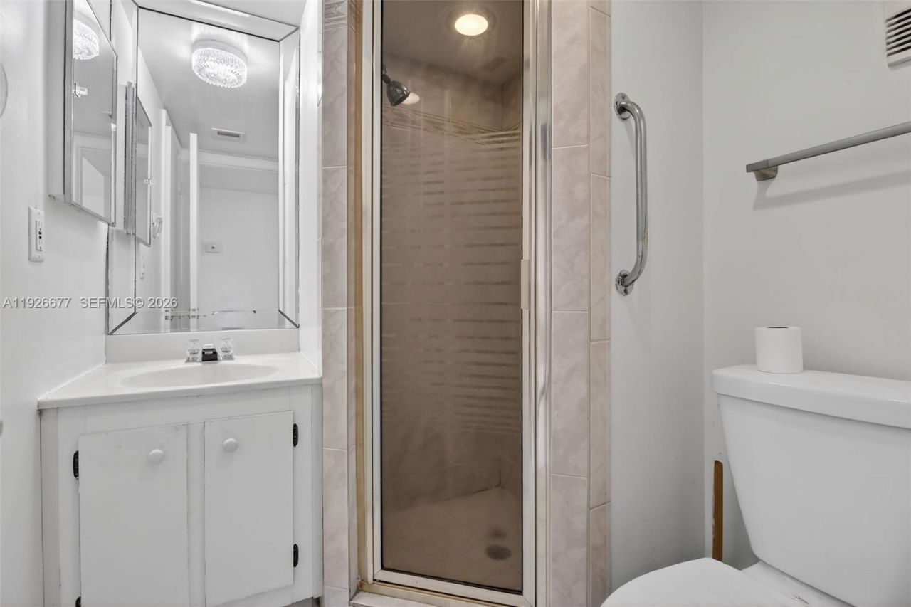 9235 Lagoon Pl, Unit 404, Davie, FL 33324 Photo