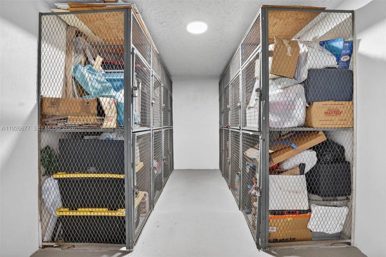 9235 Lagoon Pl, Unit 404, Davie, FL 33324 Photo