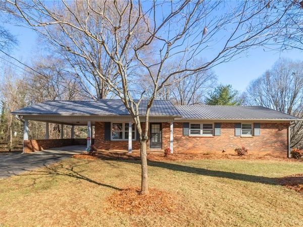 2521 N Berry Street, Germanton, NC 27019