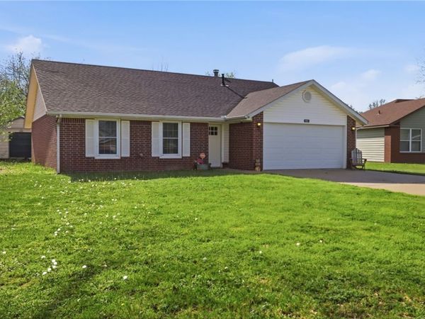 669 Sarah Place, Centerton, AR 72719