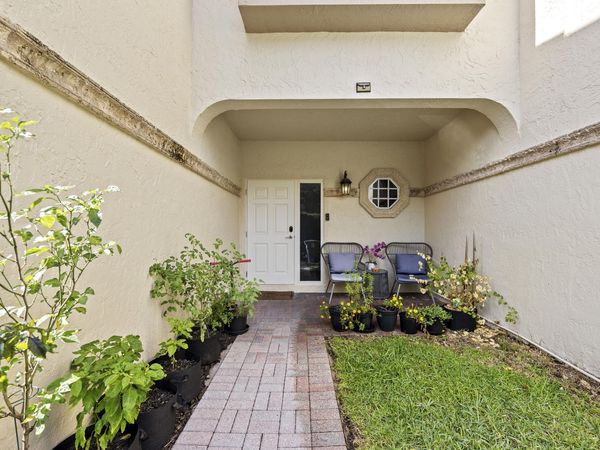 6822 Via Regina, Boca Raton, FL 33433