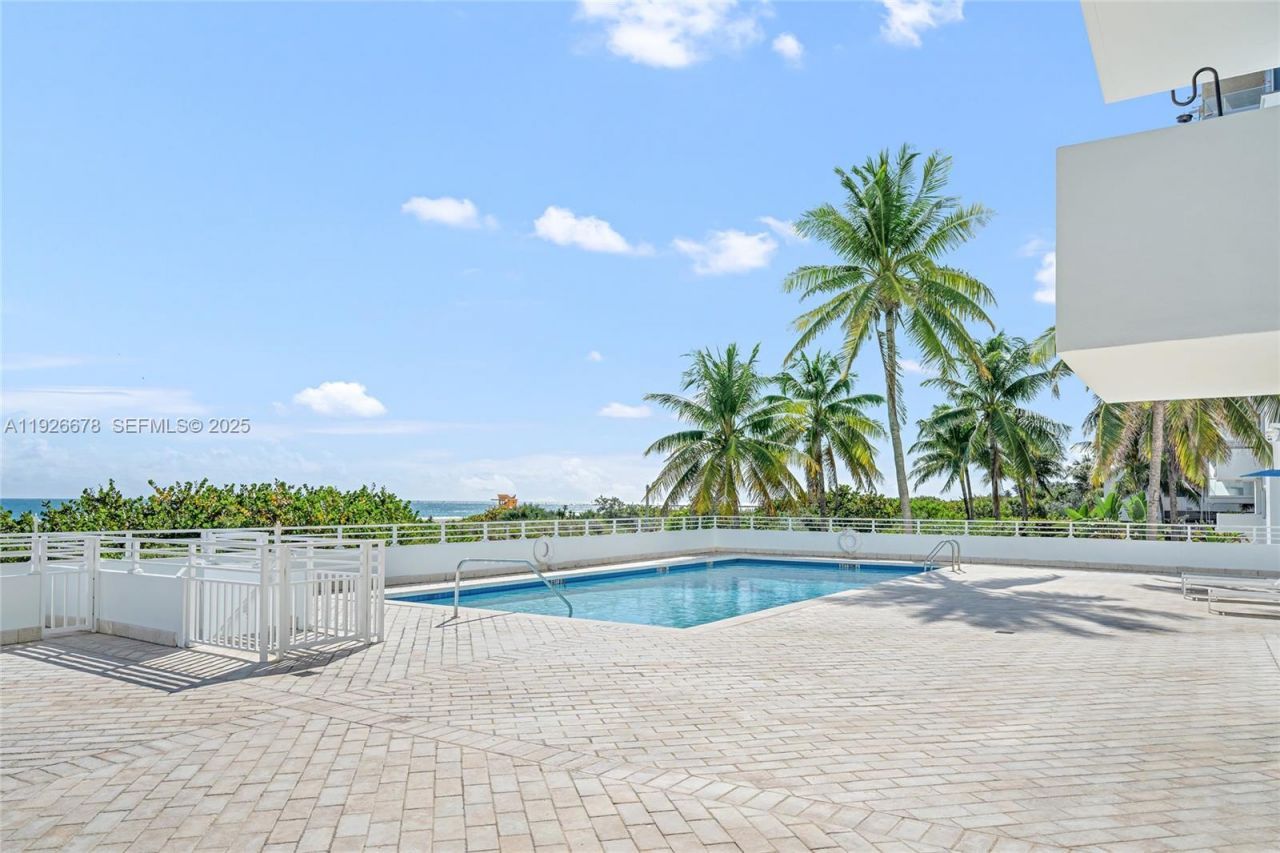 345 Ocean Dr, Unit 511, Miami Beach, FL 33139 Photo