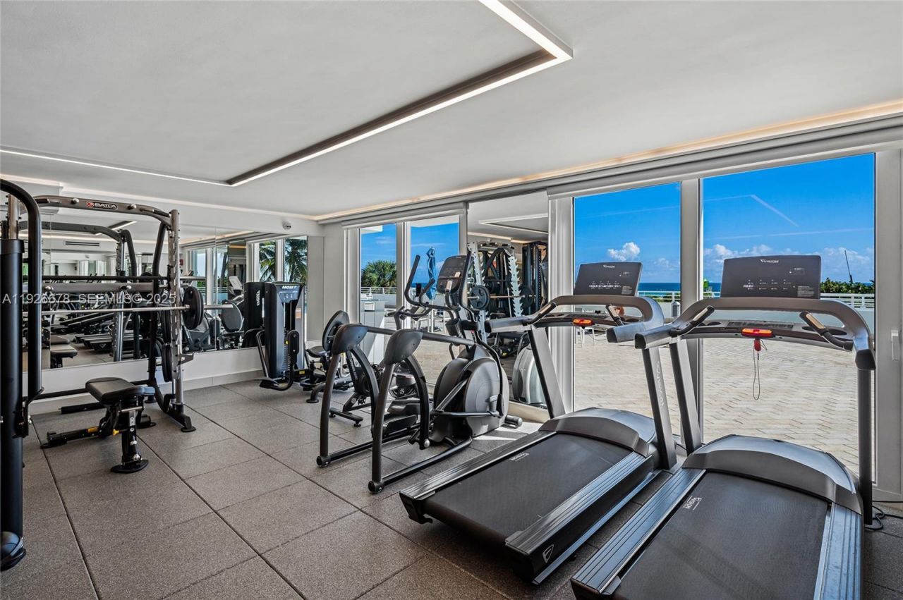 345 Ocean Dr, Unit 511, Miami Beach, FL 33139 Photo