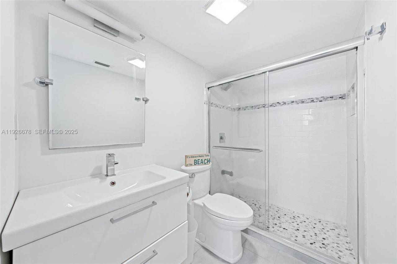 345 Ocean Dr, Unit 511, Miami Beach, FL 33139 Photo