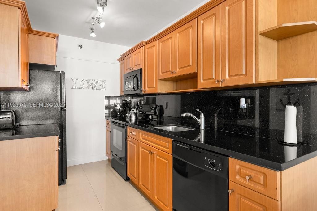 100 Lincoln Rd, Unit 702, Miami Beach, FL 33139 Photo