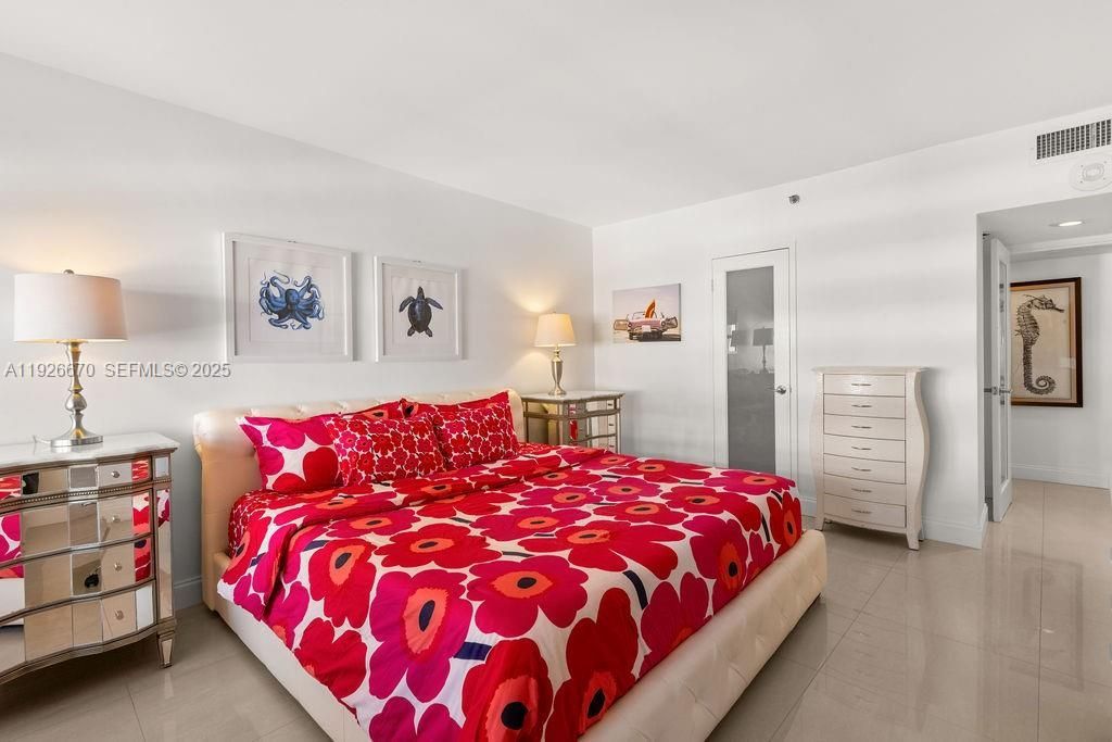 100 Lincoln Rd, Unit 702, Miami Beach, FL 33139 Photo