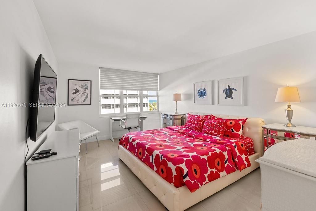 100 Lincoln Rd, Unit 702, Miami Beach, FL 33139 Photo