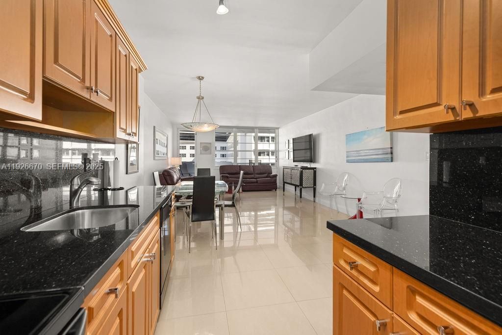 100 Lincoln Rd, Unit 702, Miami Beach, FL 33139 Photo